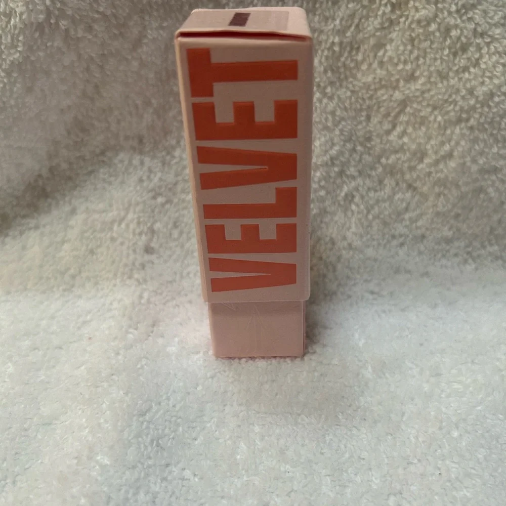 Jeffree‎ Star Velvet Trap Lipstick - Color: Androgyny